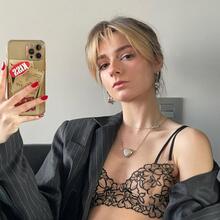  Nude