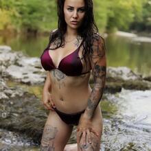  Nude