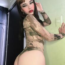  Nude