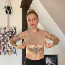  Nude