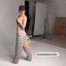  Nude