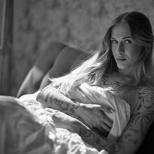  Nude