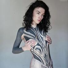  Nude