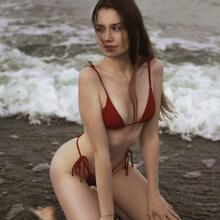  Nude
