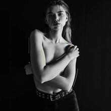  Nude