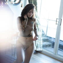  Nude