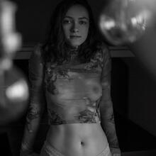  Nude