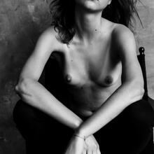  Nude