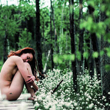  Nude