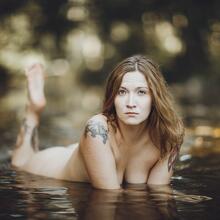  Nude