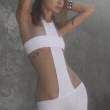  Nude