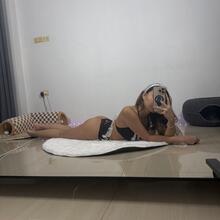  Nude