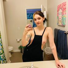  Nude