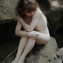  Nude