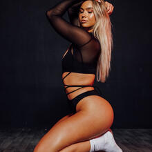  Nude
