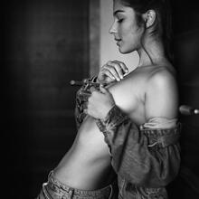  Nude