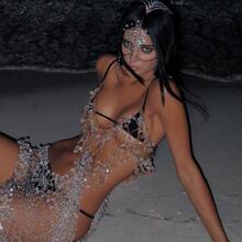  Nude