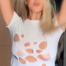  Nude