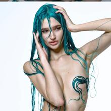  Nude