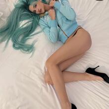  Nude