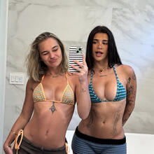  Nude
