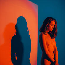  Nude