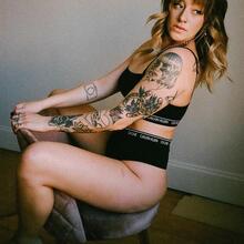  Nude