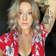  Nude