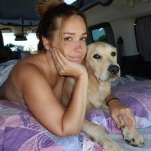  Nude