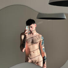  Nude