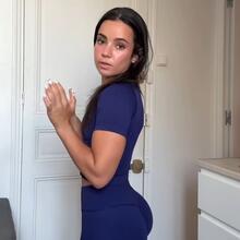  Nude