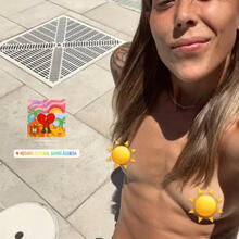  Nude