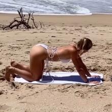  Nude