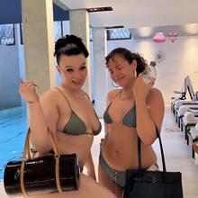  Nude