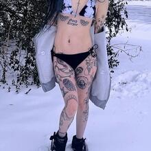  Nude