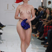  Nude
