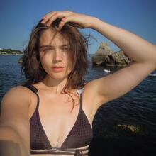  Nude