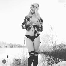  Nude