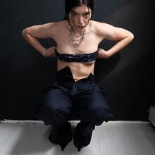  Nude