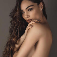  Nude