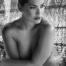  Nude