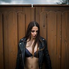  Nude