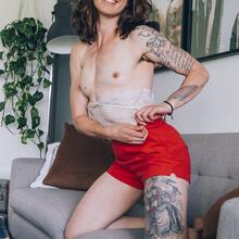  Nude