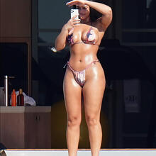  Nude