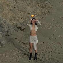  Nude