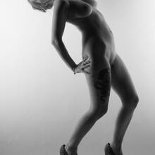  Nude