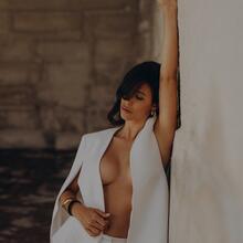  Nude