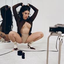  Nude