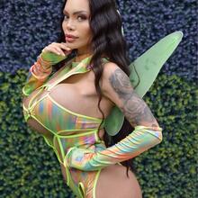  Nude