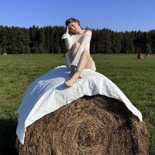  Nude